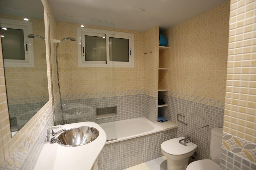Apartamentos Alquihouse Vilafortuny 坎布里尔斯 客房 照片