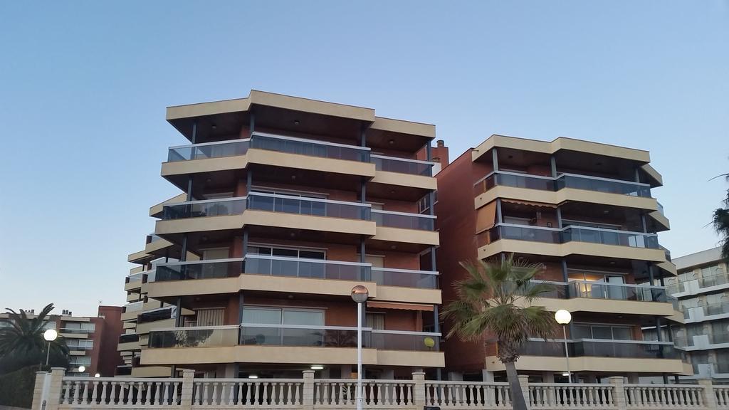 Apartamentos Alquihouse Vilafortuny 坎布里尔斯 外观 照片