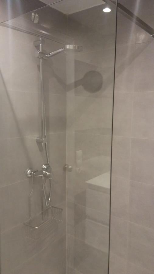 Apartamentos Alquihouse Vilafortuny 坎布里尔斯 外观 照片