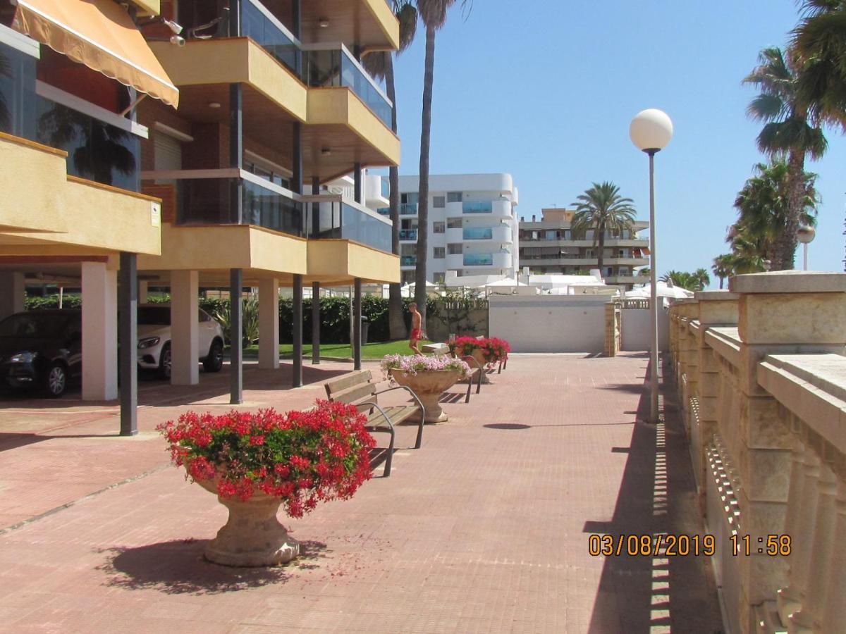 Apartamentos Alquihouse Vilafortuny 坎布里尔斯 外观 照片